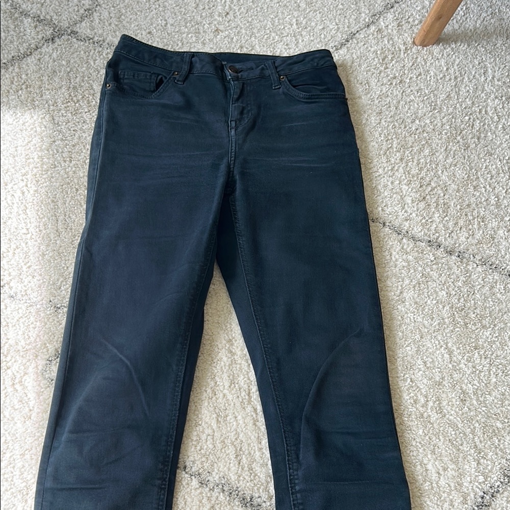 Sleek Black Skinny Jeans with Modern Fit